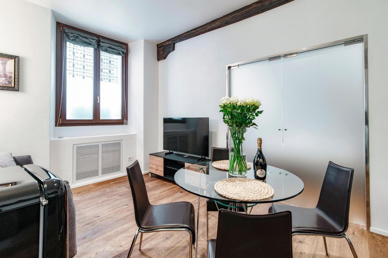 Suite Lo Storico - The House Of Travelers Como Exterior foto