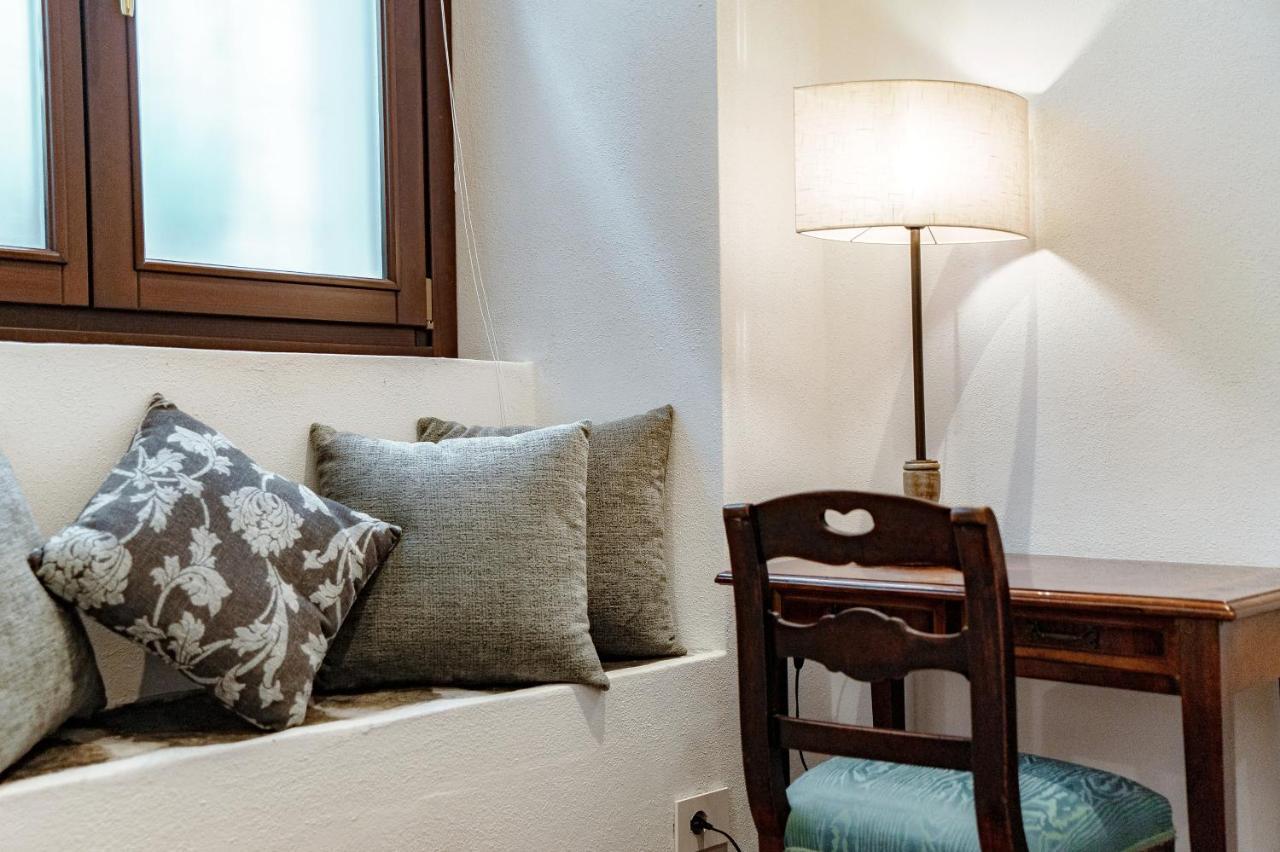Suite Lo Storico - The House Of Travelers Como Exterior foto