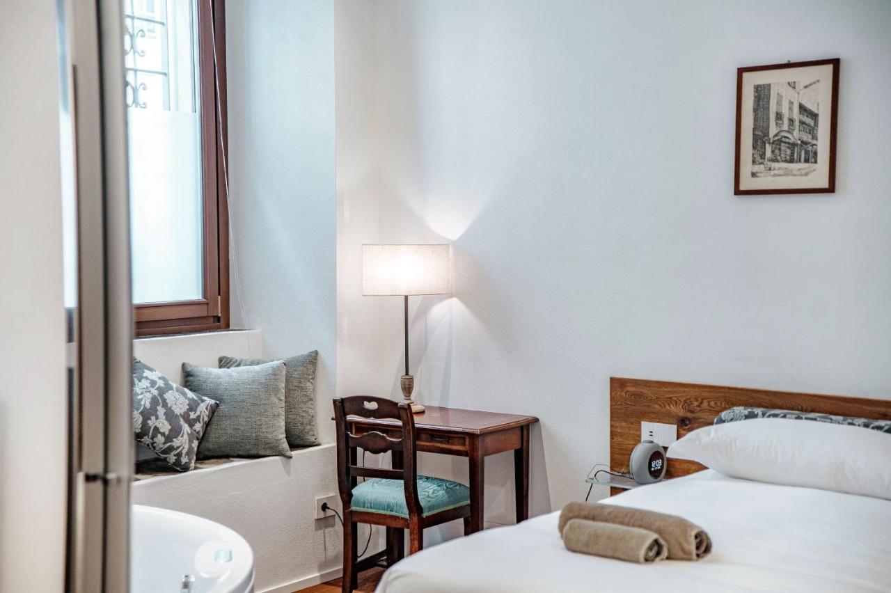 Suite Lo Storico - The House Of Travelers Como Exterior foto