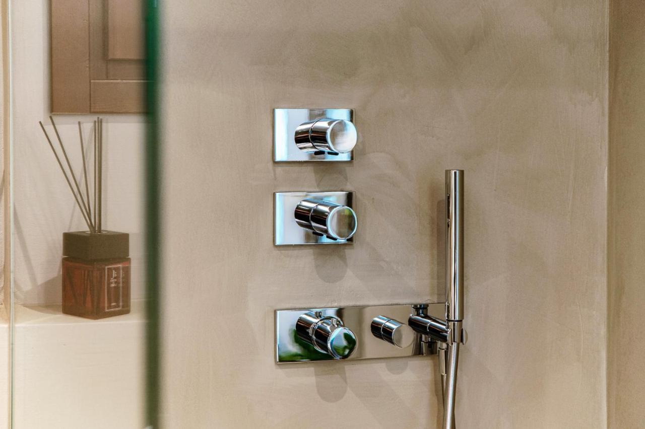 Suite Lo Storico - The House Of Travelers Como Exterior foto
