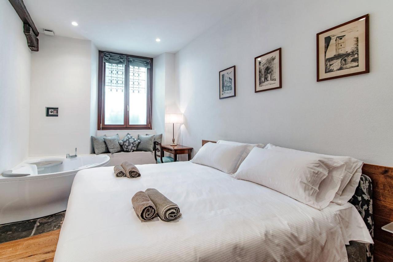 Suite Lo Storico - The House Of Travelers Como Exterior foto