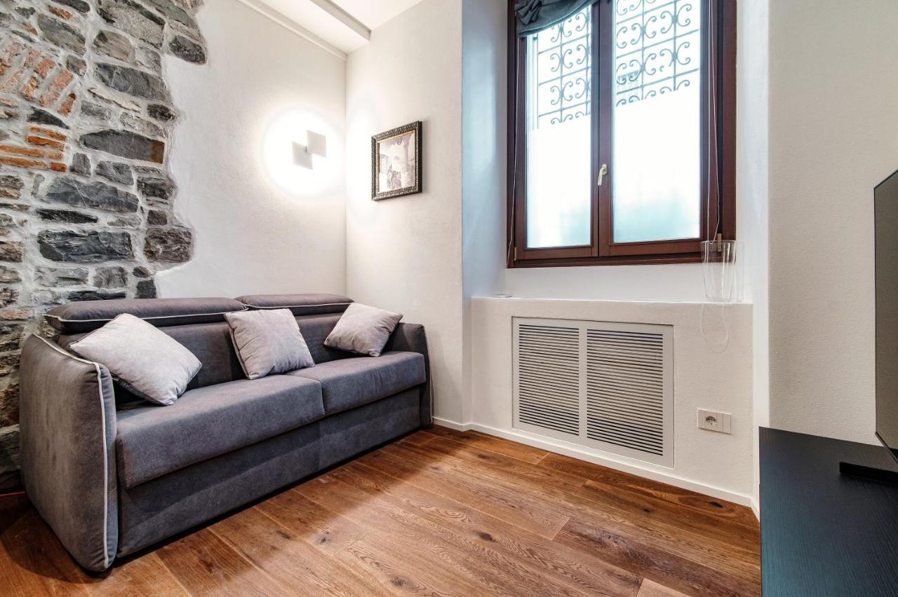 Suite Lo Storico - The House Of Travelers Como Exterior foto